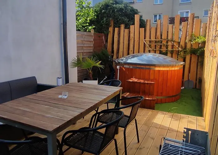 Nowy Z Jacuzzi 度假居